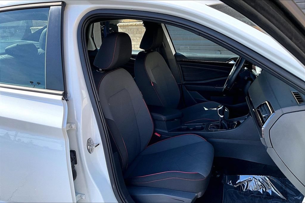 Used 2024 Volkswagen Jetta GLI 40th Anniversary Edition FWD image 10