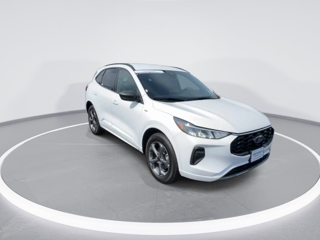 Used 2023 Ford Escape ST-Line image 2