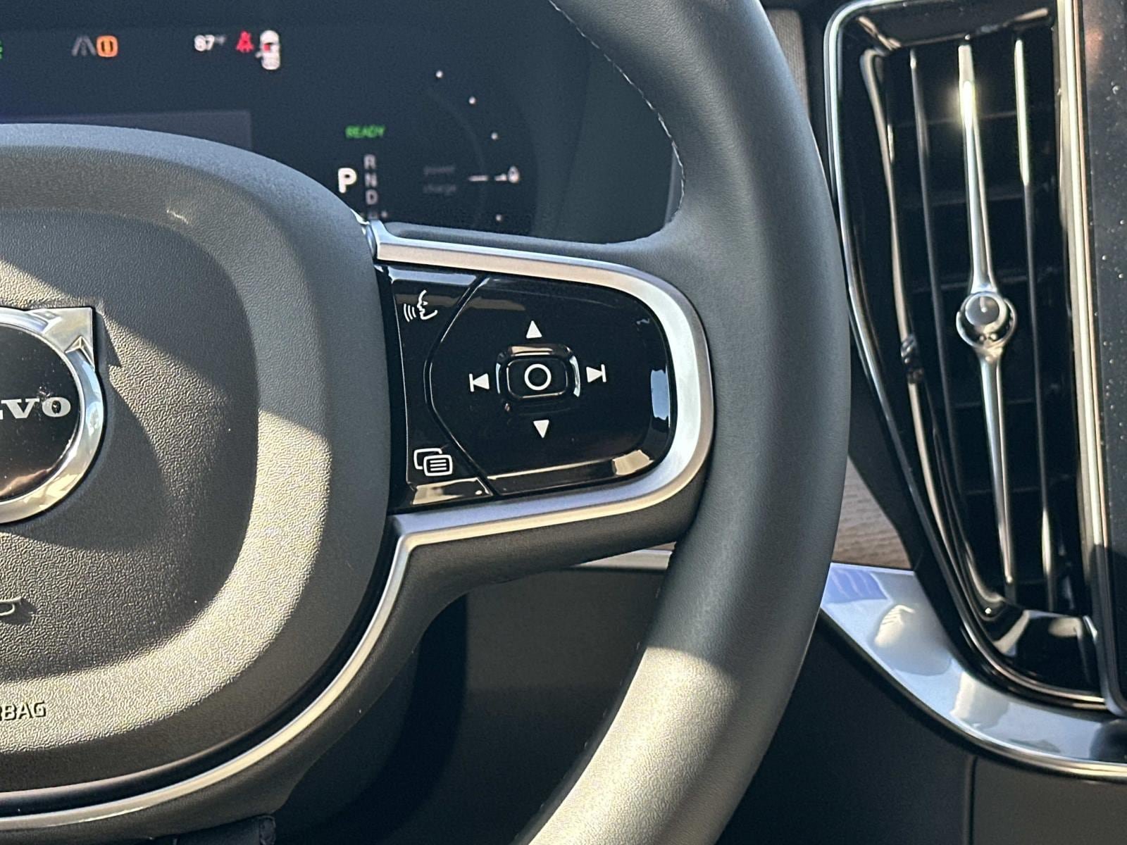 New 2026 Volvo XC90 T8 Plus AWD/4WD image 9