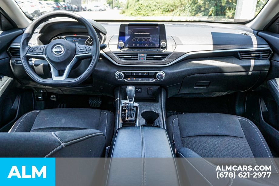 Used 2025 Nissan Altima 2.5 SV FWD image 24