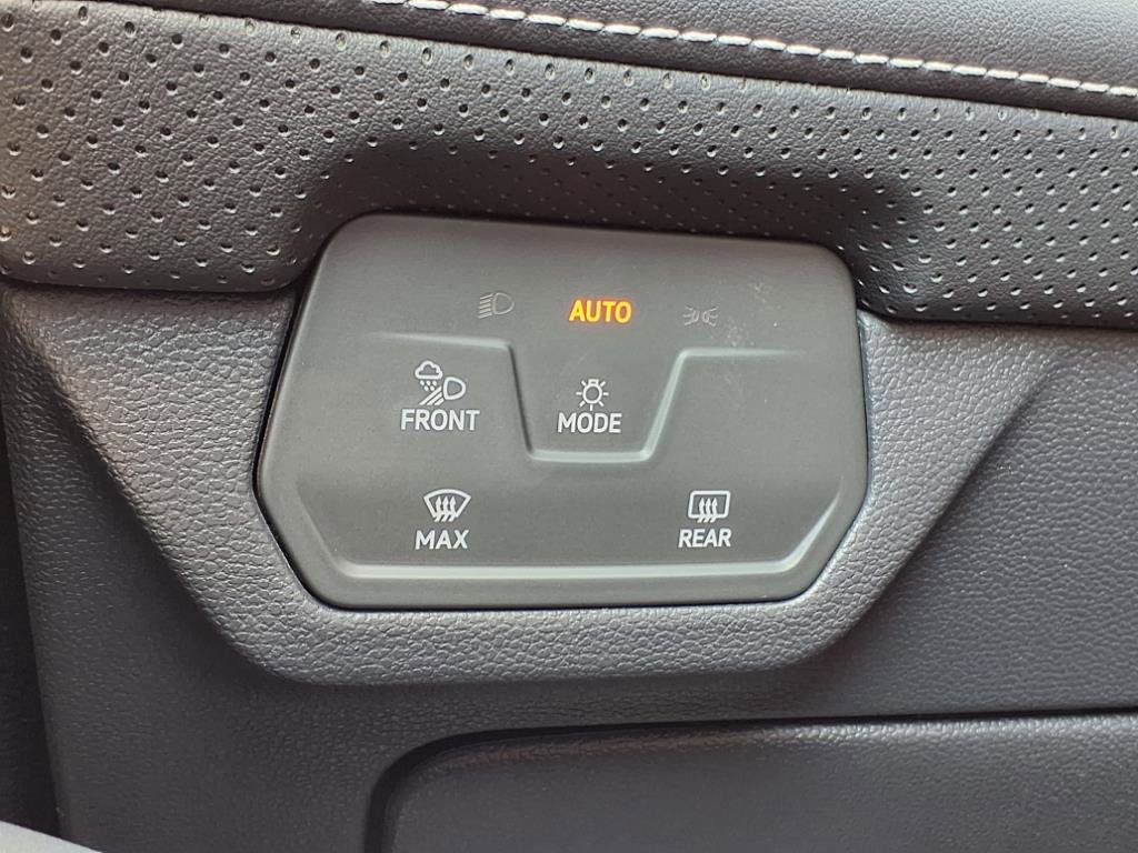Used 2025 Volkswagen Atlas SE image 14