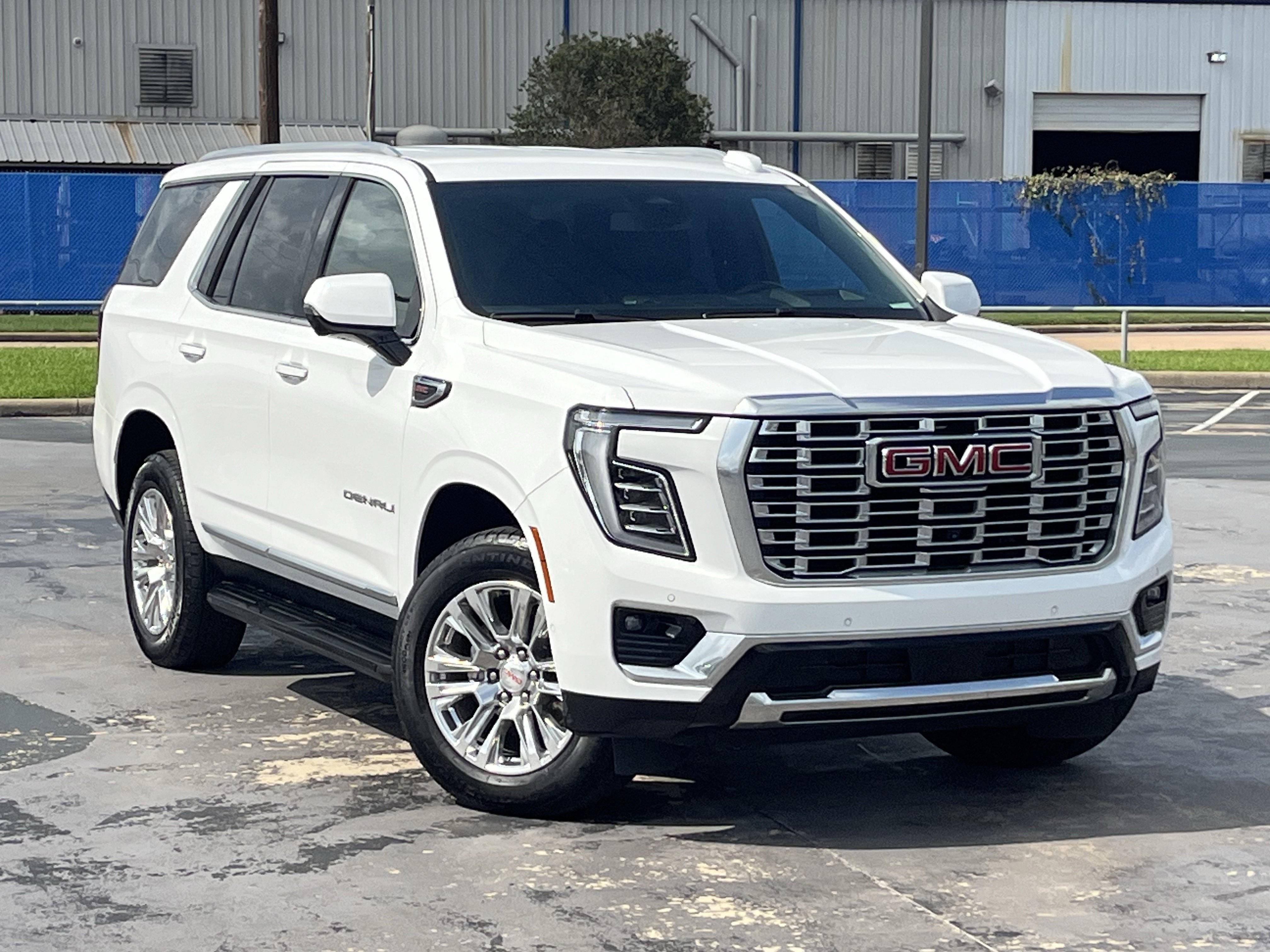 Used 2025 GMC Yukon Denali AWD/4WD image 3