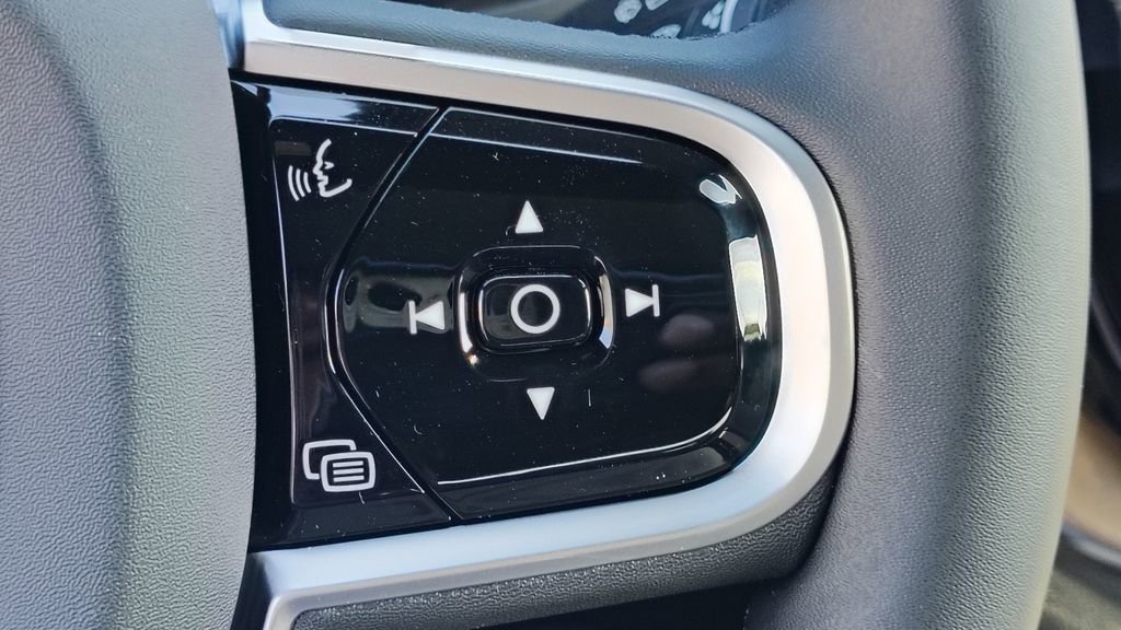 New 2026 Volvo XC60 B5 Plus w/ Protection Package Premier AWD/4WD image 16
