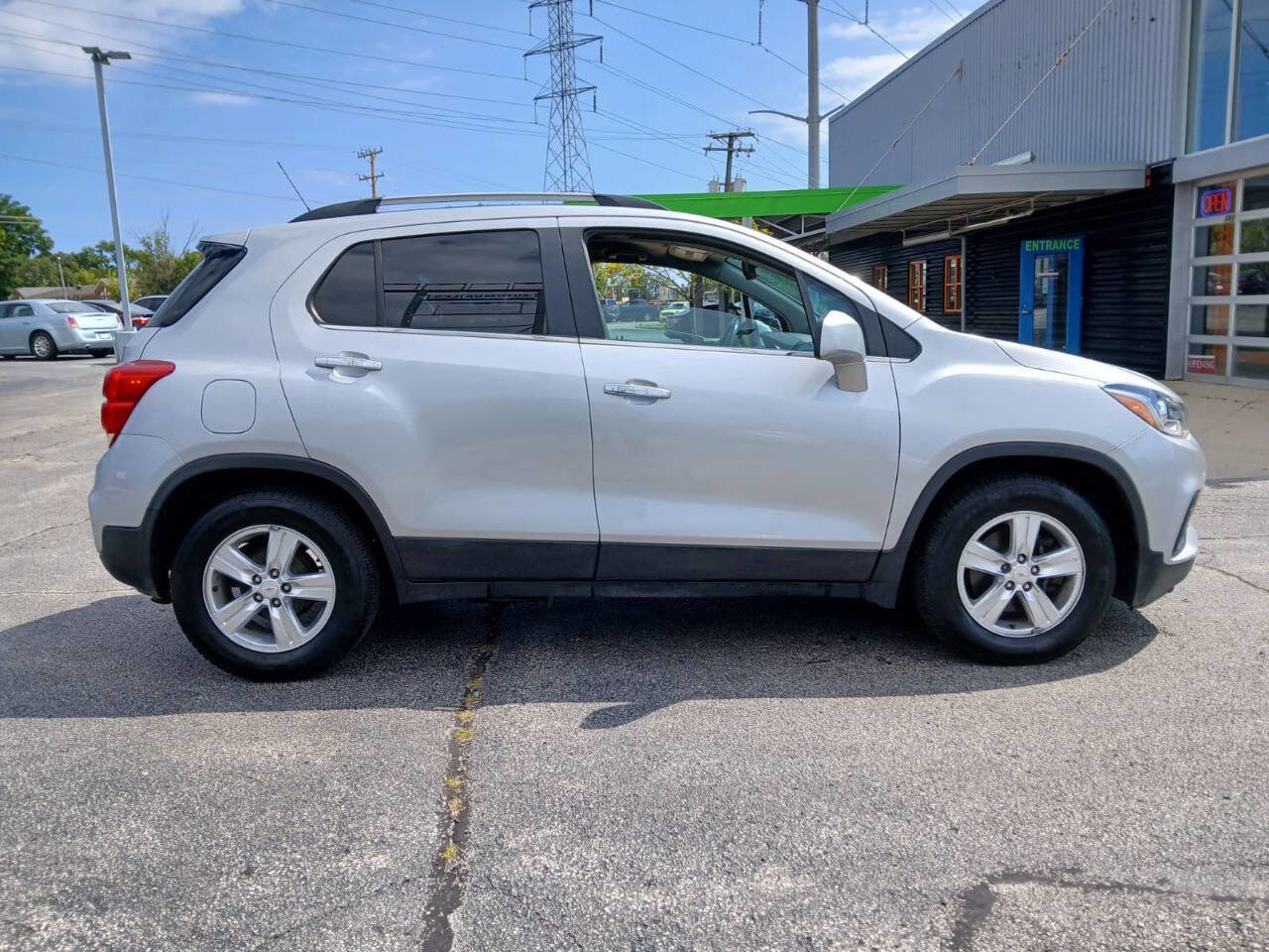 Used 2020 Chevrolet Trax LT w/ LT Convenience Package image 4
