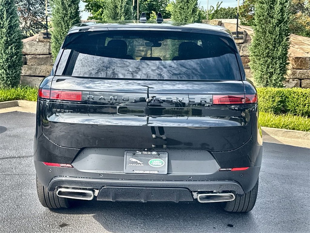 Used 2025 Land Rover Range Rover Sport SE image 4