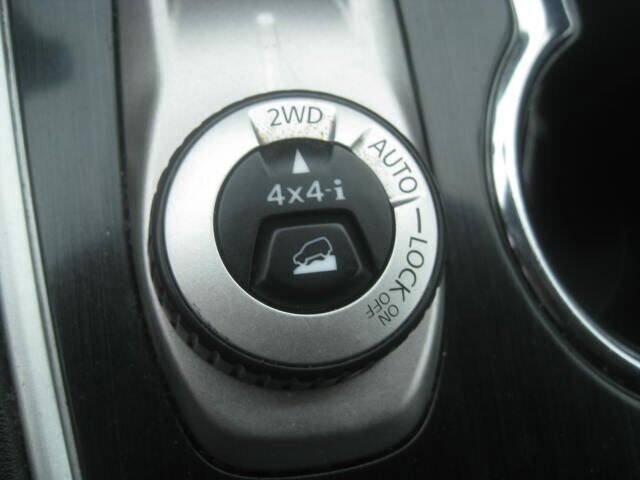 Used 2017 Nissan Pathfinder SV w/ SV Cold Weather Package AWD/4WD image 28