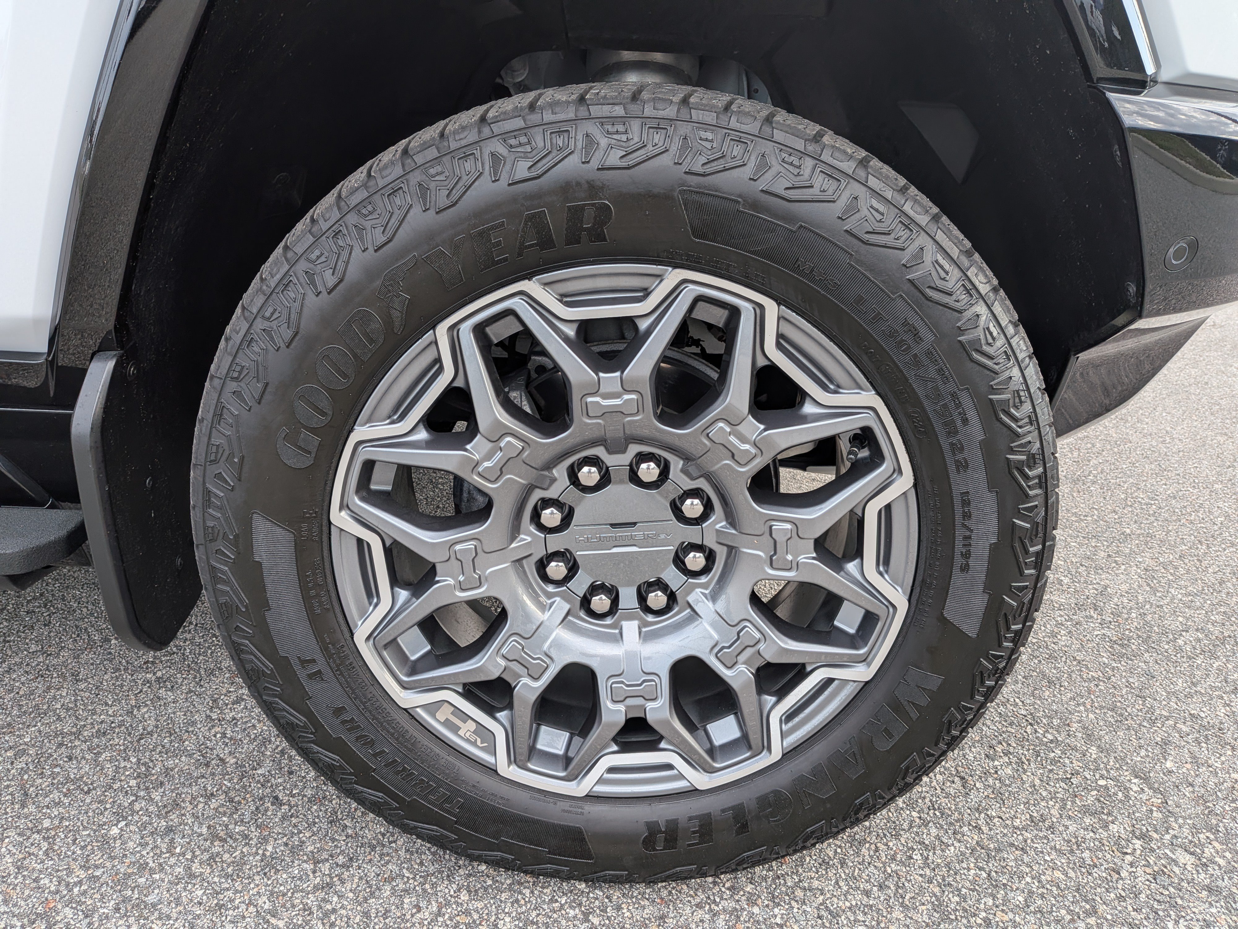 Certified 2025 GMC Hummer EV 3X w/ LPO, Sport Package AWD/4WD image 12