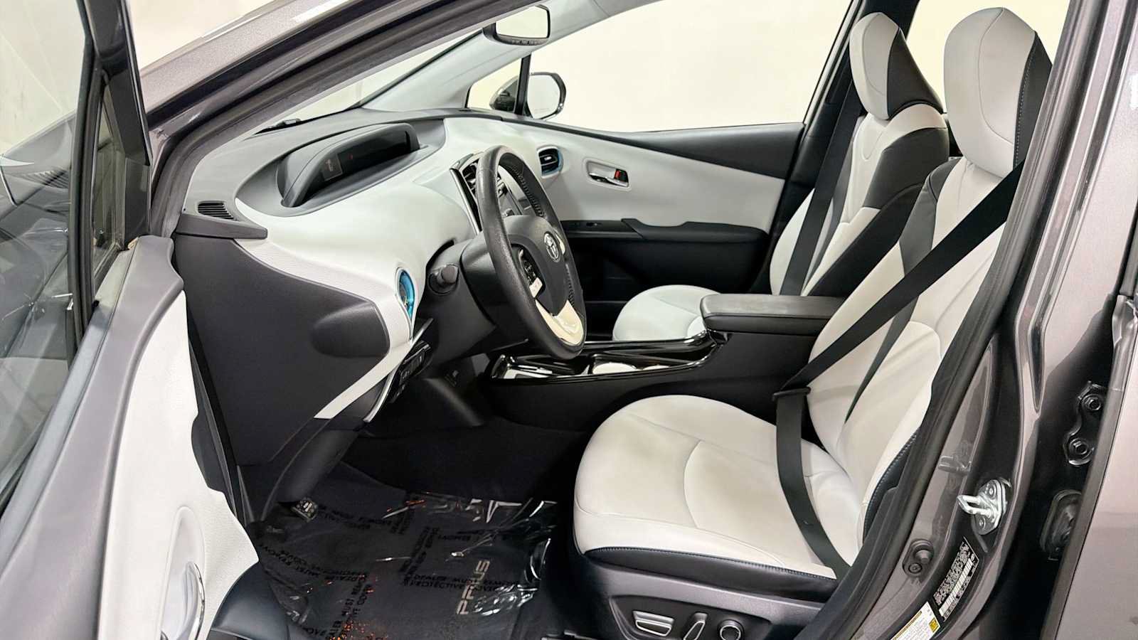 Certified 2016 Toyota Prius Four FWD image 13