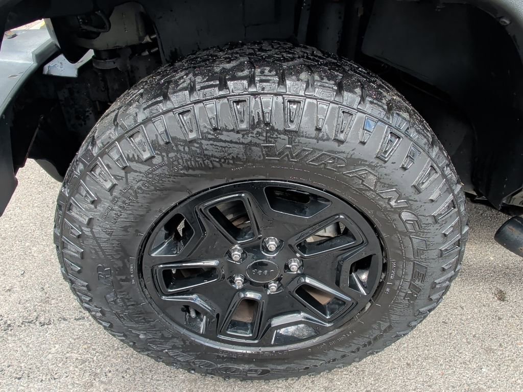 Used 2016 Jeep Wrangler Sport AWD/4WD image 9
