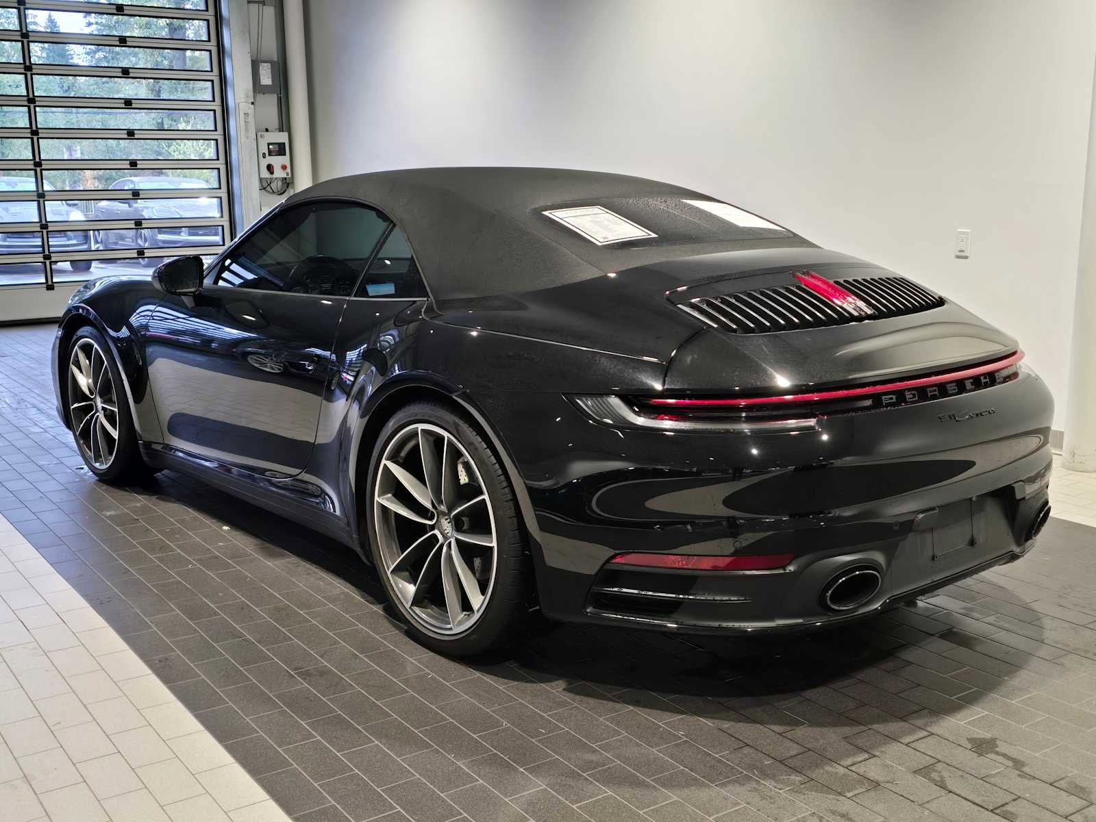 Used 2020 Porsche 911 Carrera image 3