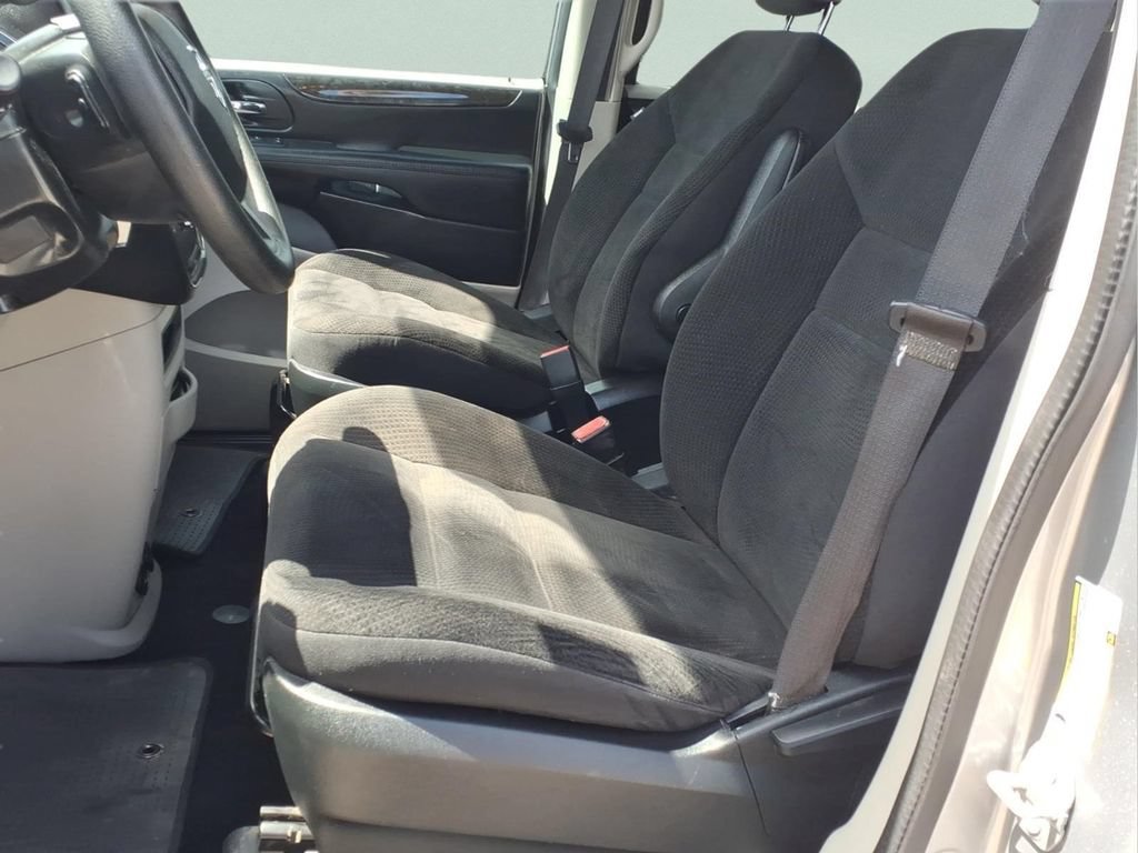 Used 2018 Dodge Grand Caravan SE w/ UConnect Hands-Free Group FWD image 14