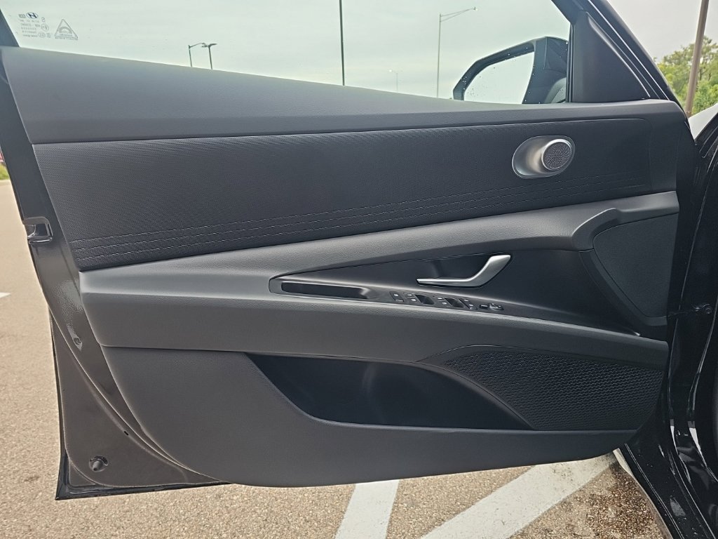New 2026 Hyundai Elantra SE FWD image 10