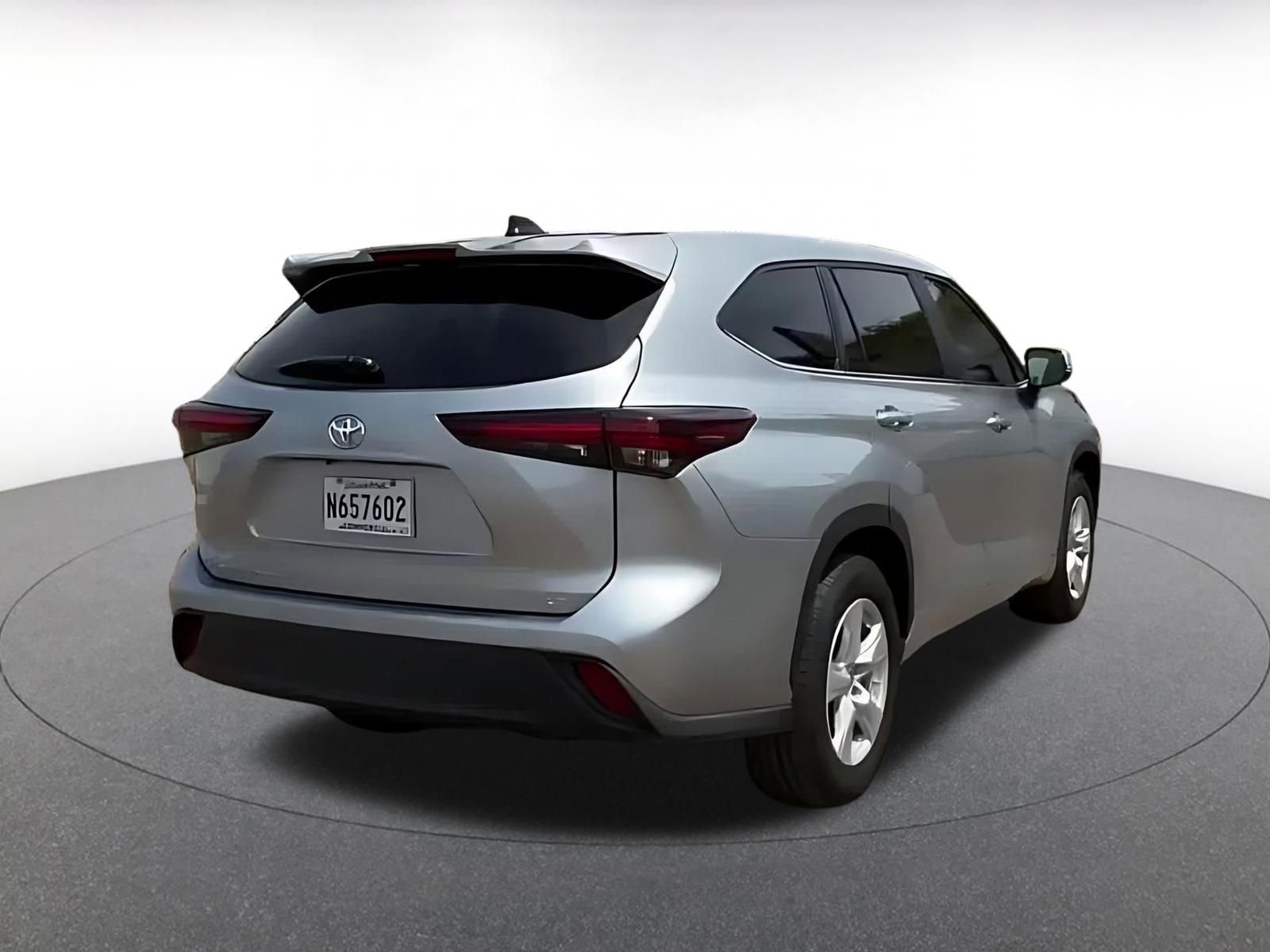 Used 2025 Toyota Highlander LE image 14