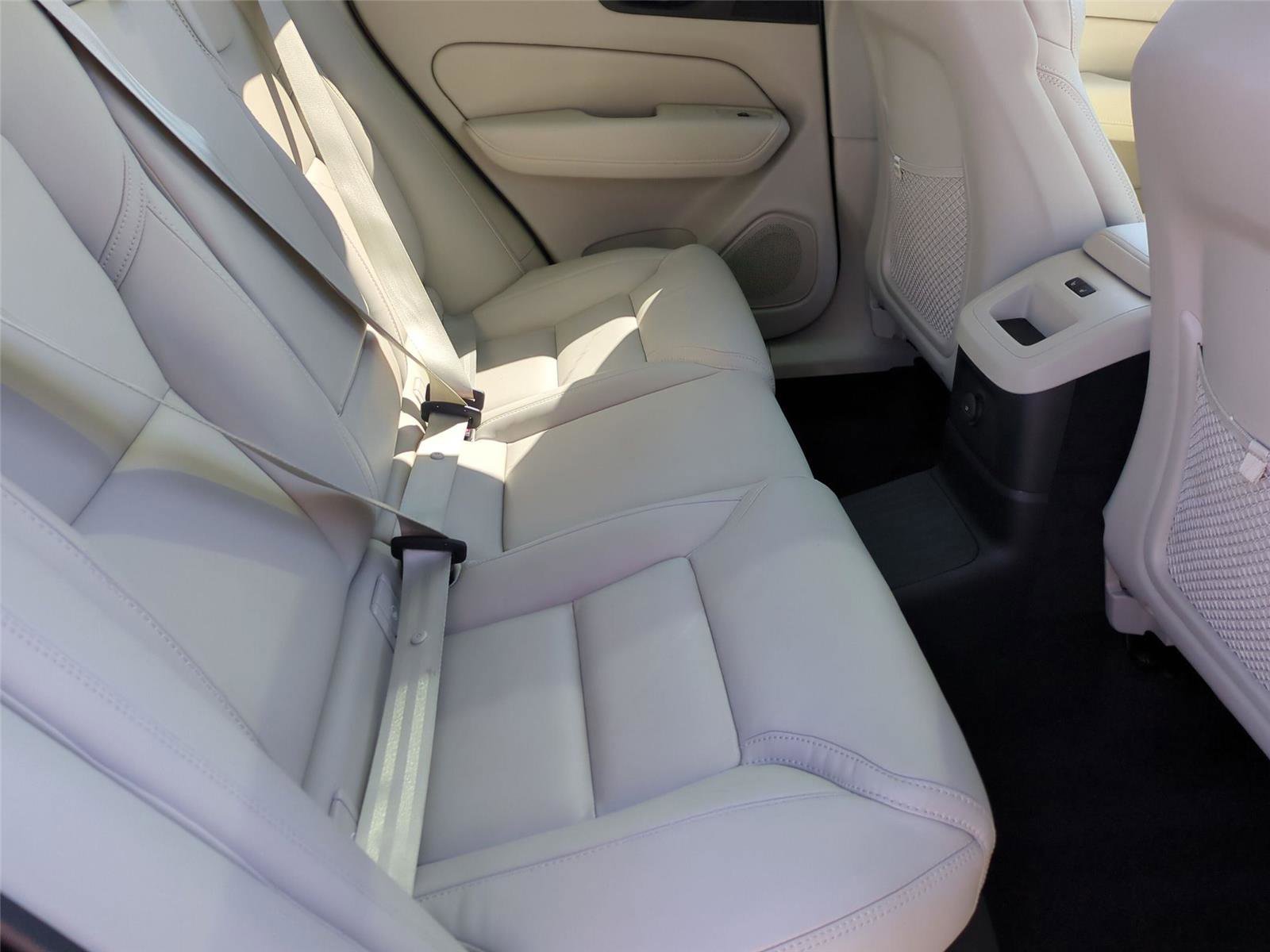 Used 2025 Volvo XC60 T8 Ultra w/ Protection Package Premier image 19