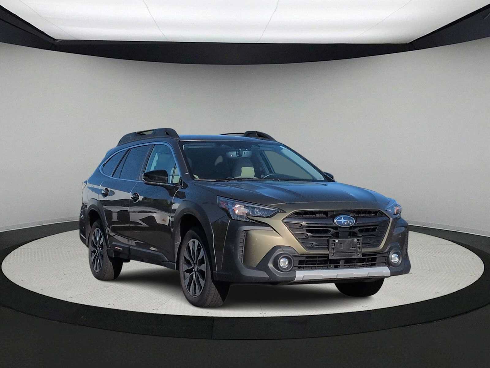 Used 2024 Subaru Outback Limited XT AWD/4WD image 2