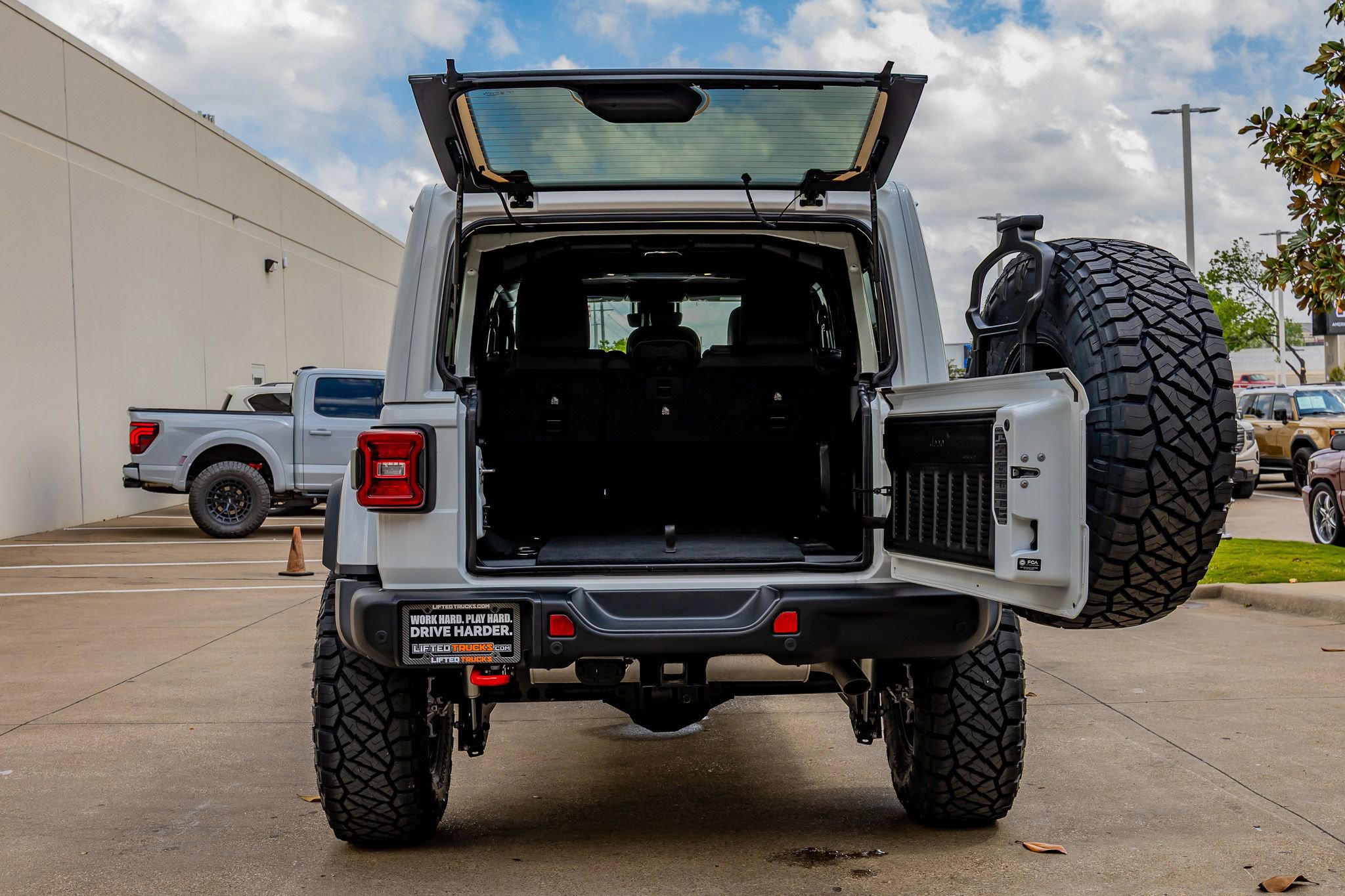 Used 2025 Jeep Wrangler Unlimited Rubicon image 9