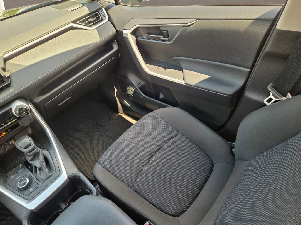 Used 2025 Toyota RAV4 LE AWD/4WD image 13