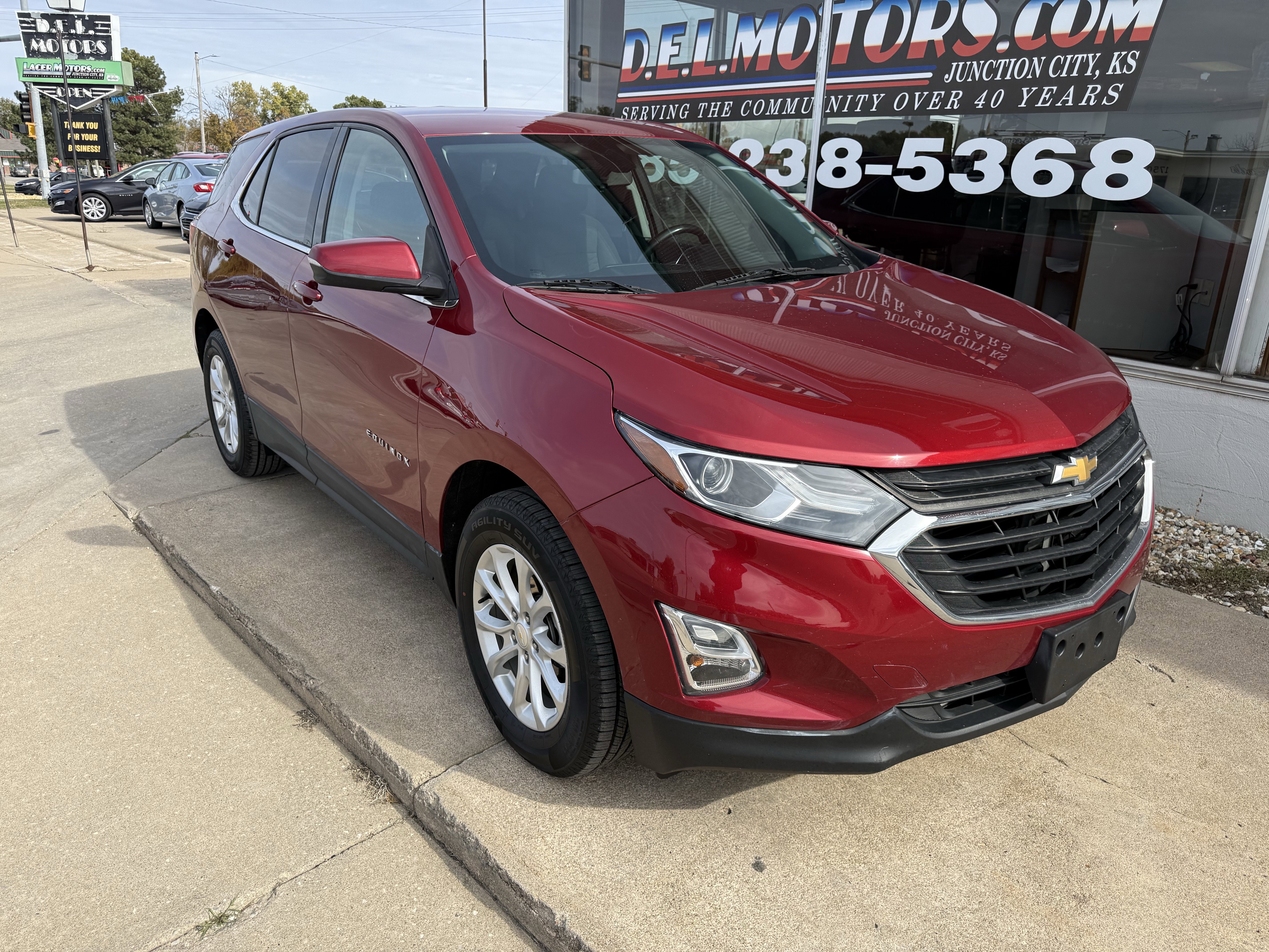 Used 2019 Chevrolet Equinox LT image 2