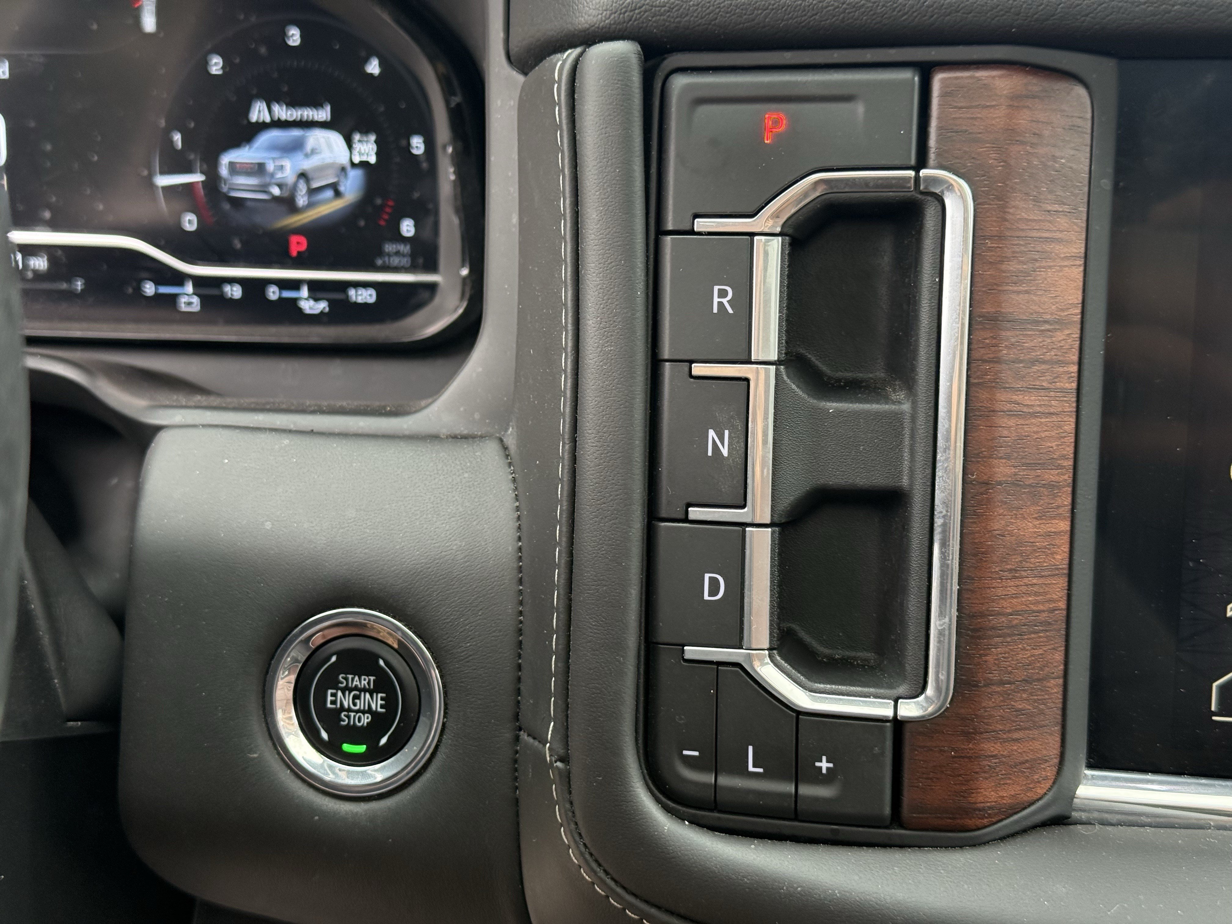 Used 2023 GMC Yukon XL Denali Ultimate AWD/4WD image 23