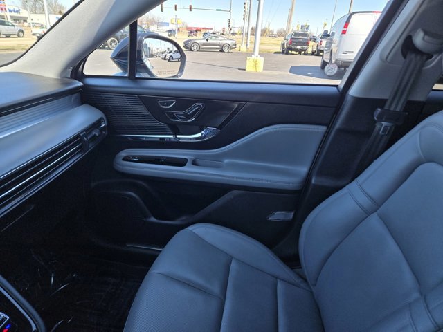 Used 2022 Lincoln Corsair AWD w/ Equipment Group 101A image 15