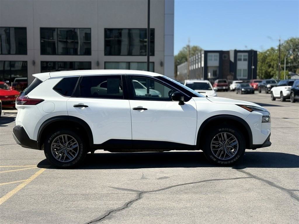 Used 2023 Nissan Rogue S AWD/4WD image 8