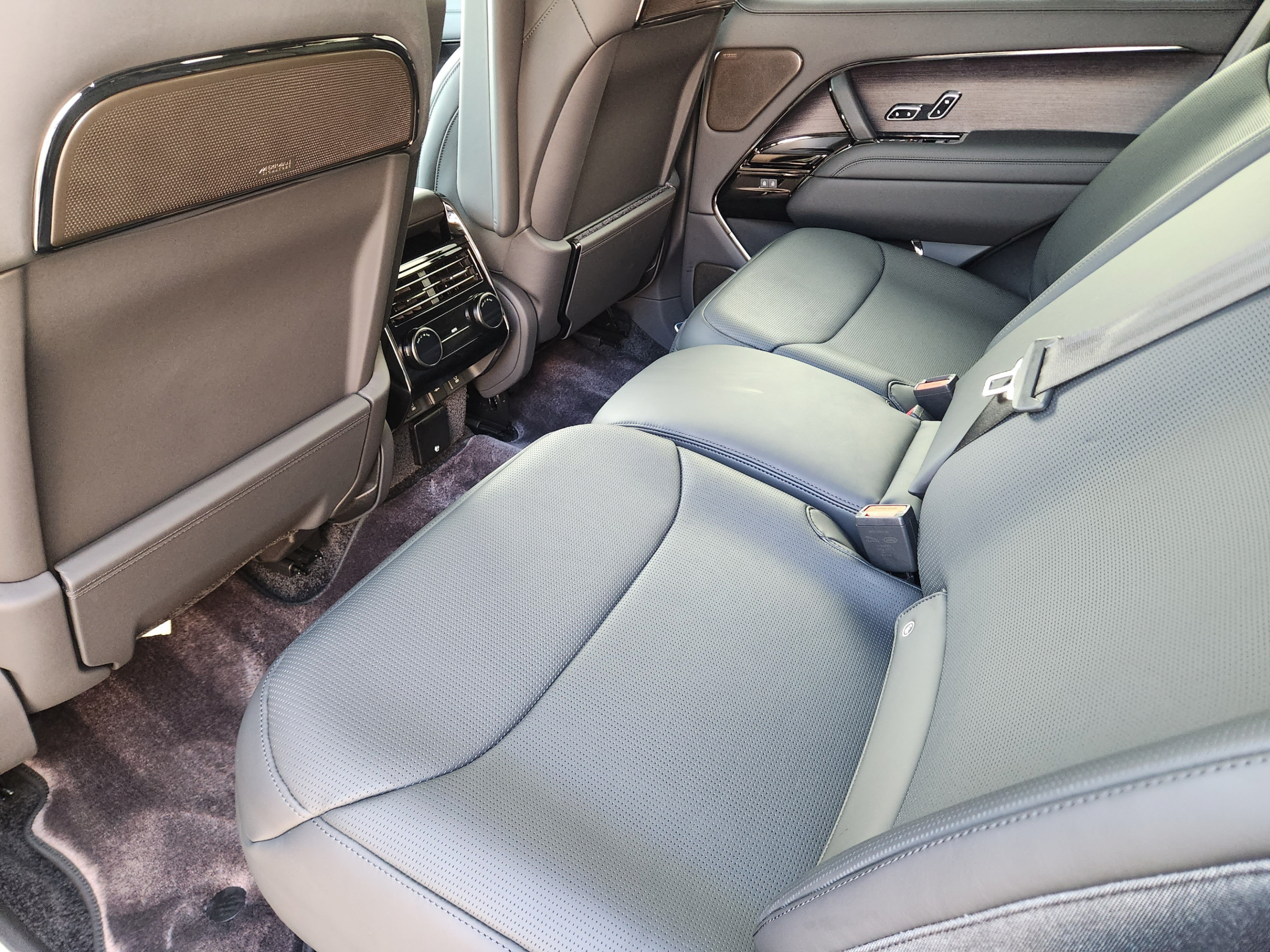 New 2026 Land Rover Range Rover SV AWD/4WD image 24