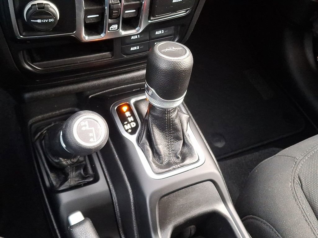 Used 2021 Jeep Gladiator Sport image 16