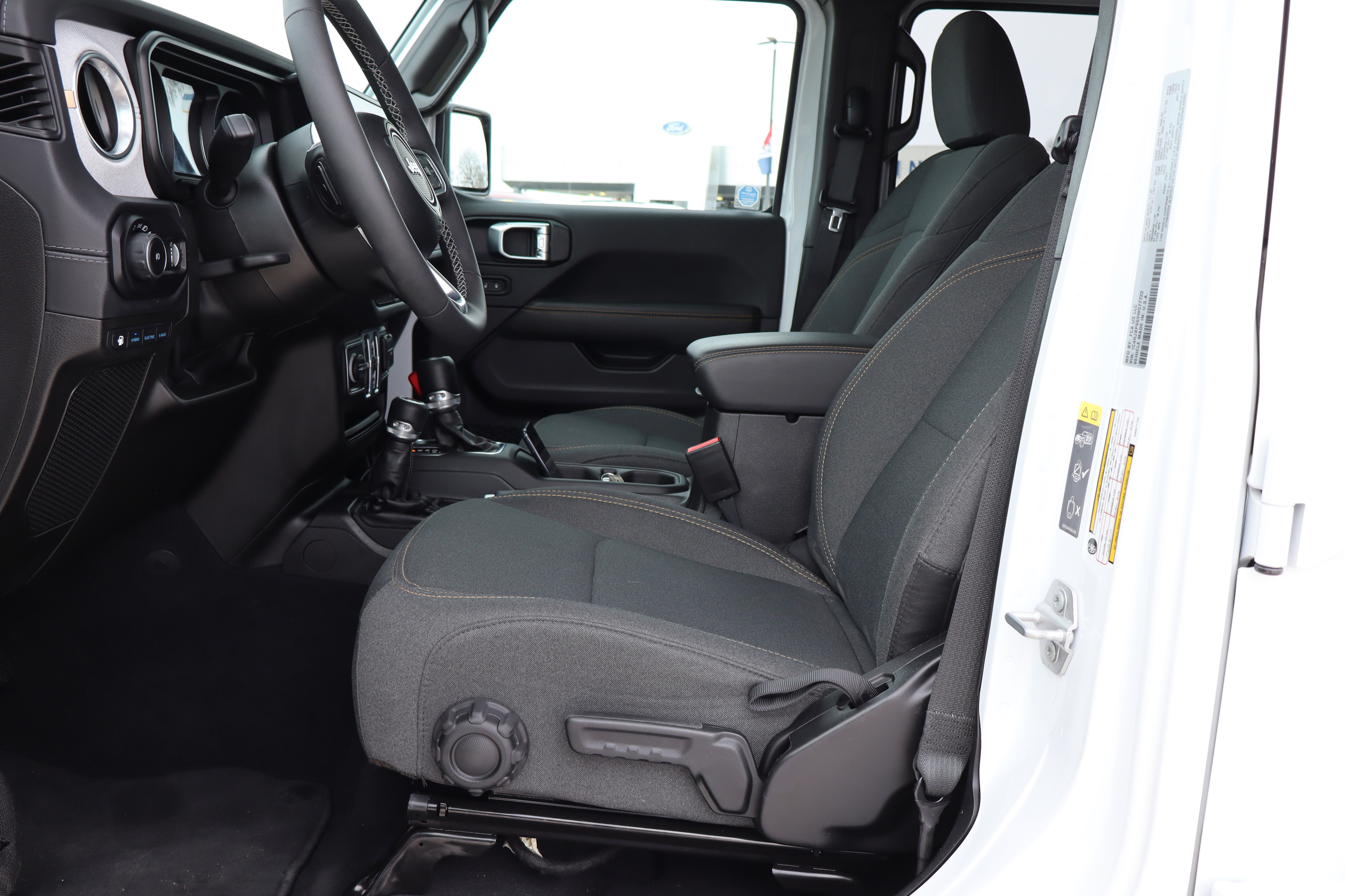 Used 2025 Jeep Wrangler Sahara w/ Safety Group image 10