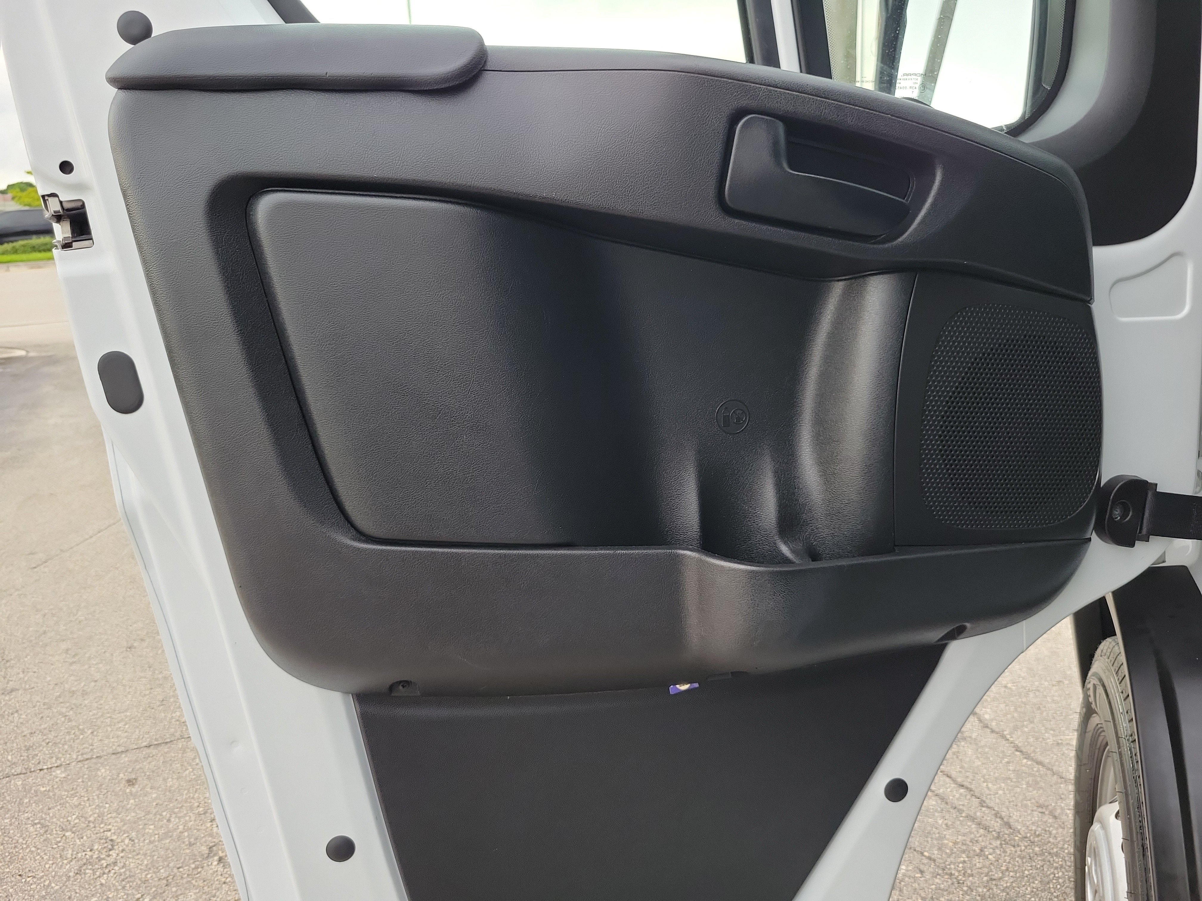 Used 2025 RAM ProMaster 2500 w/ U-Haul Equipment Group FWD image 21