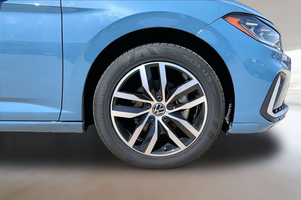 Used 2025 Volkswagen Jetta SE FWD image 9
