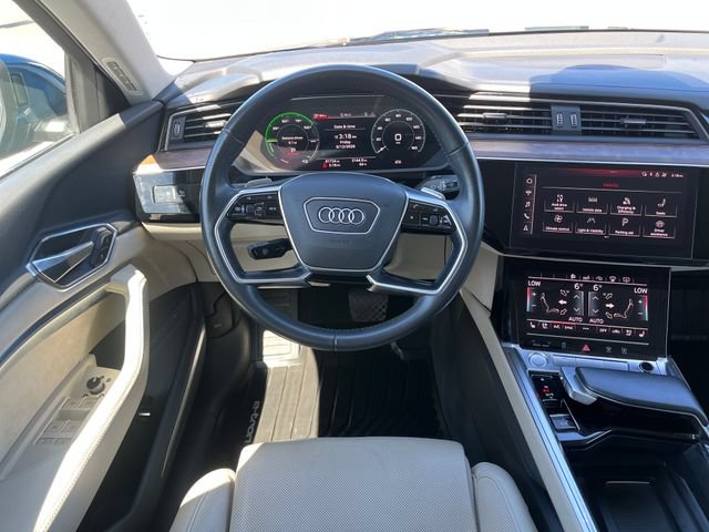 Used 2019 Audi e-tron Prestige w/ Prestige Package AWD/4WD image 15