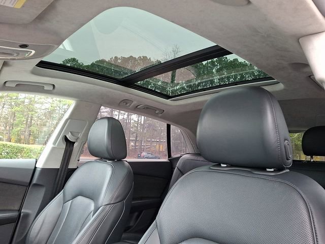 Used 2020 Audi Q8 Prestige w/ Prestige Package image 18