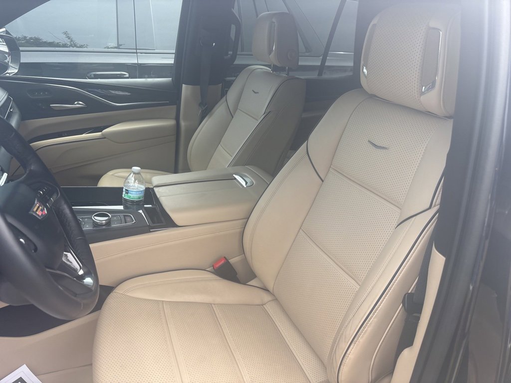Used 2023 Cadillac Escalade Premium Luxury w/ Performance Package image 36