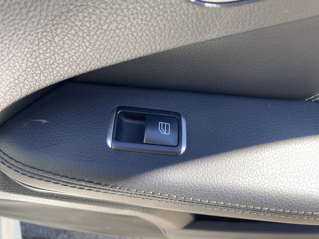 Used 2014 Mercedes-Benz E 250 BlueTEC Sedan image 13