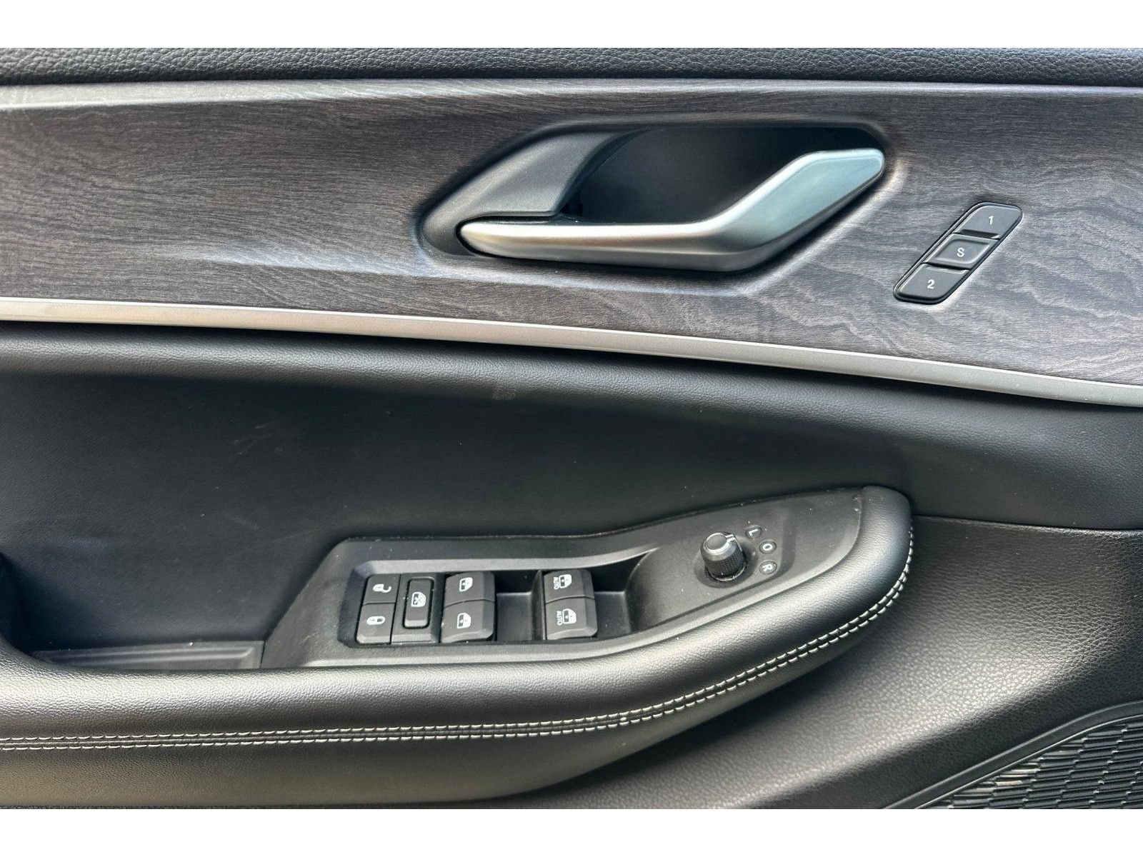 Used 2023 Jeep Grand Cherokee L Limited AWD/4WD image 11