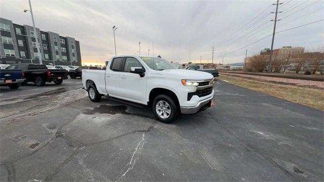 Used 2024 Chevrolet Silverado 1500 LT image 2
