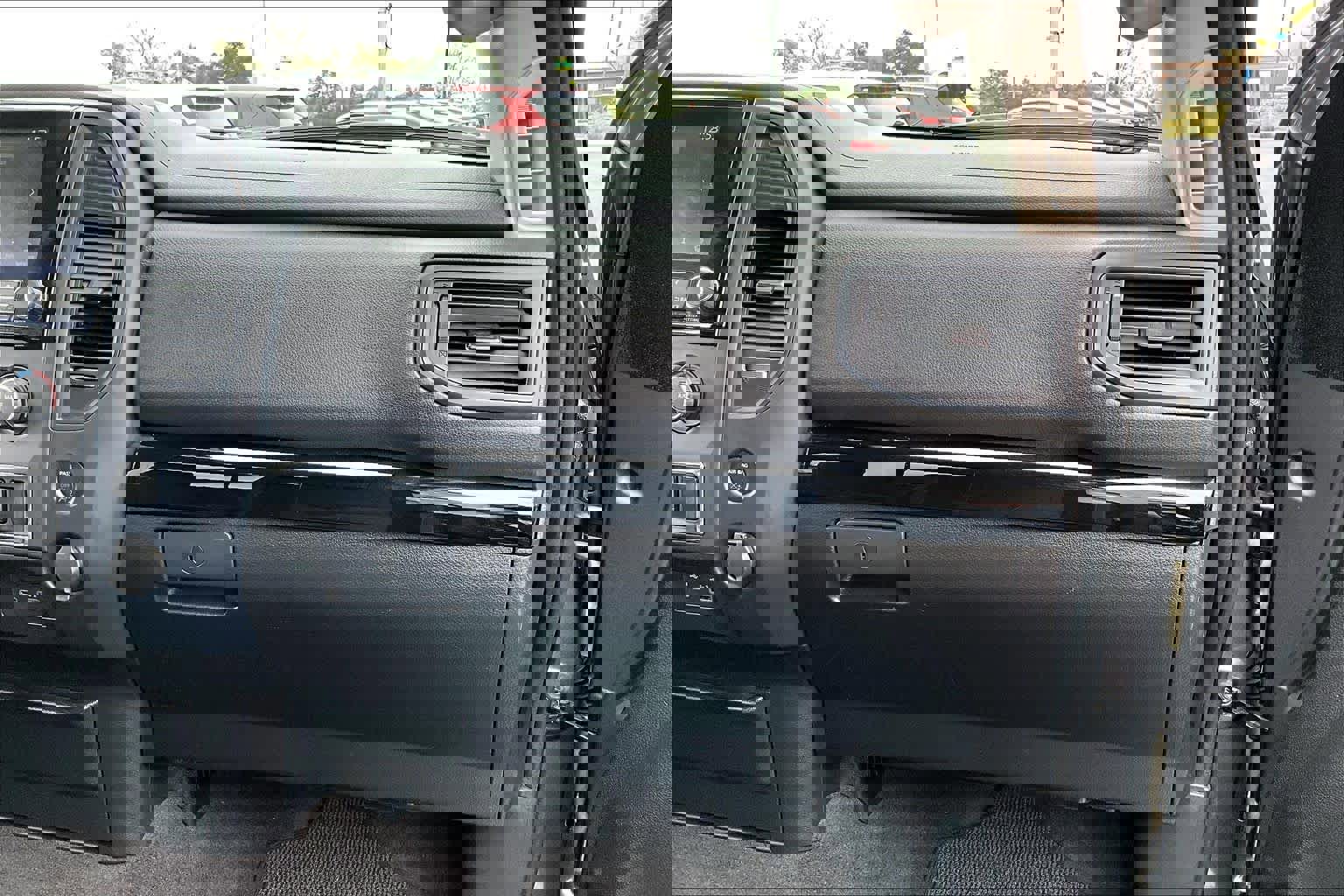 Used 2024 Nissan Titan SV w/ Accessory Utility Package image 36