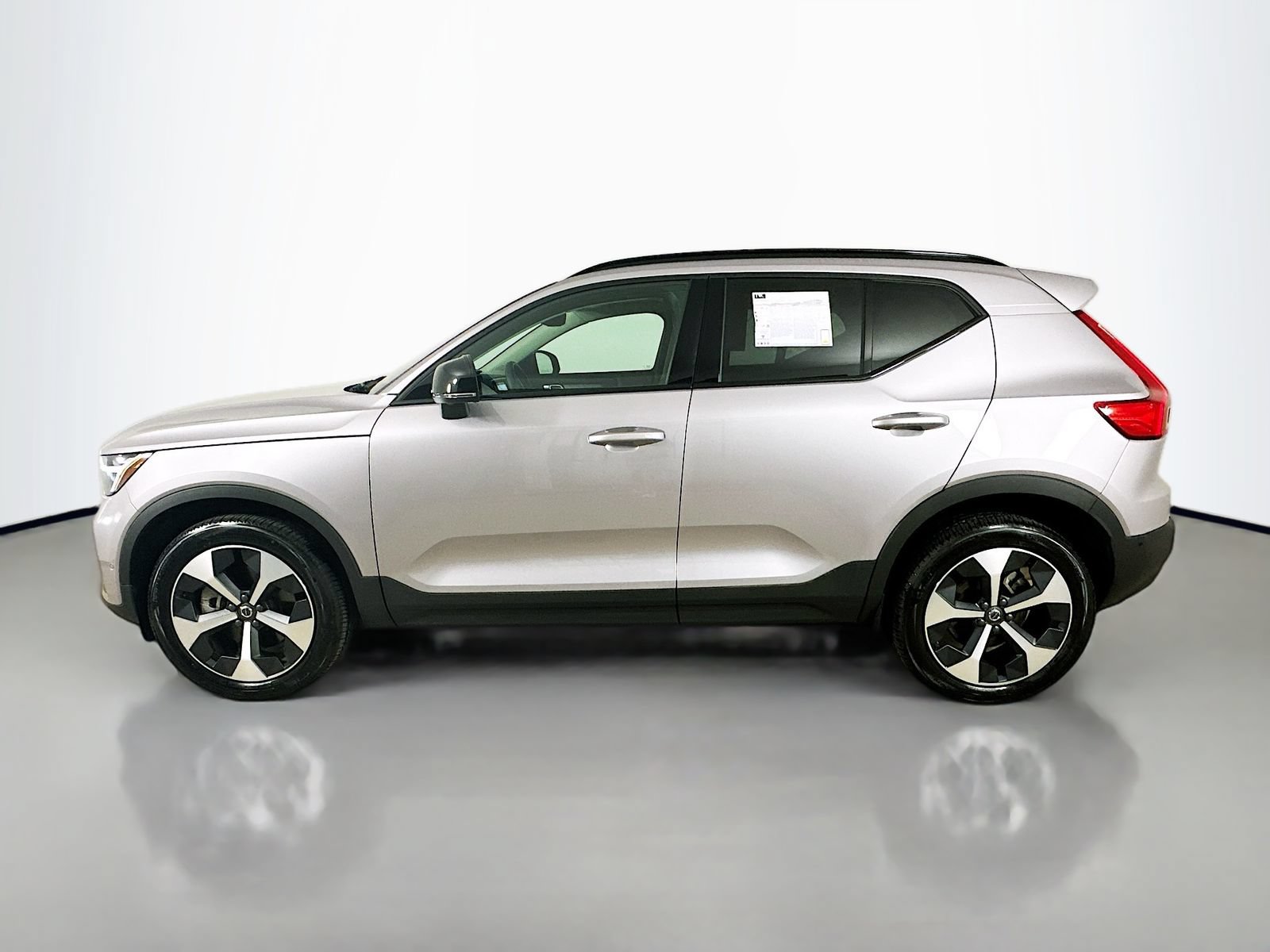 Used 2026 Volvo XC40 B5 Plus w/ Protection Package Premier AWD/4WD image 8