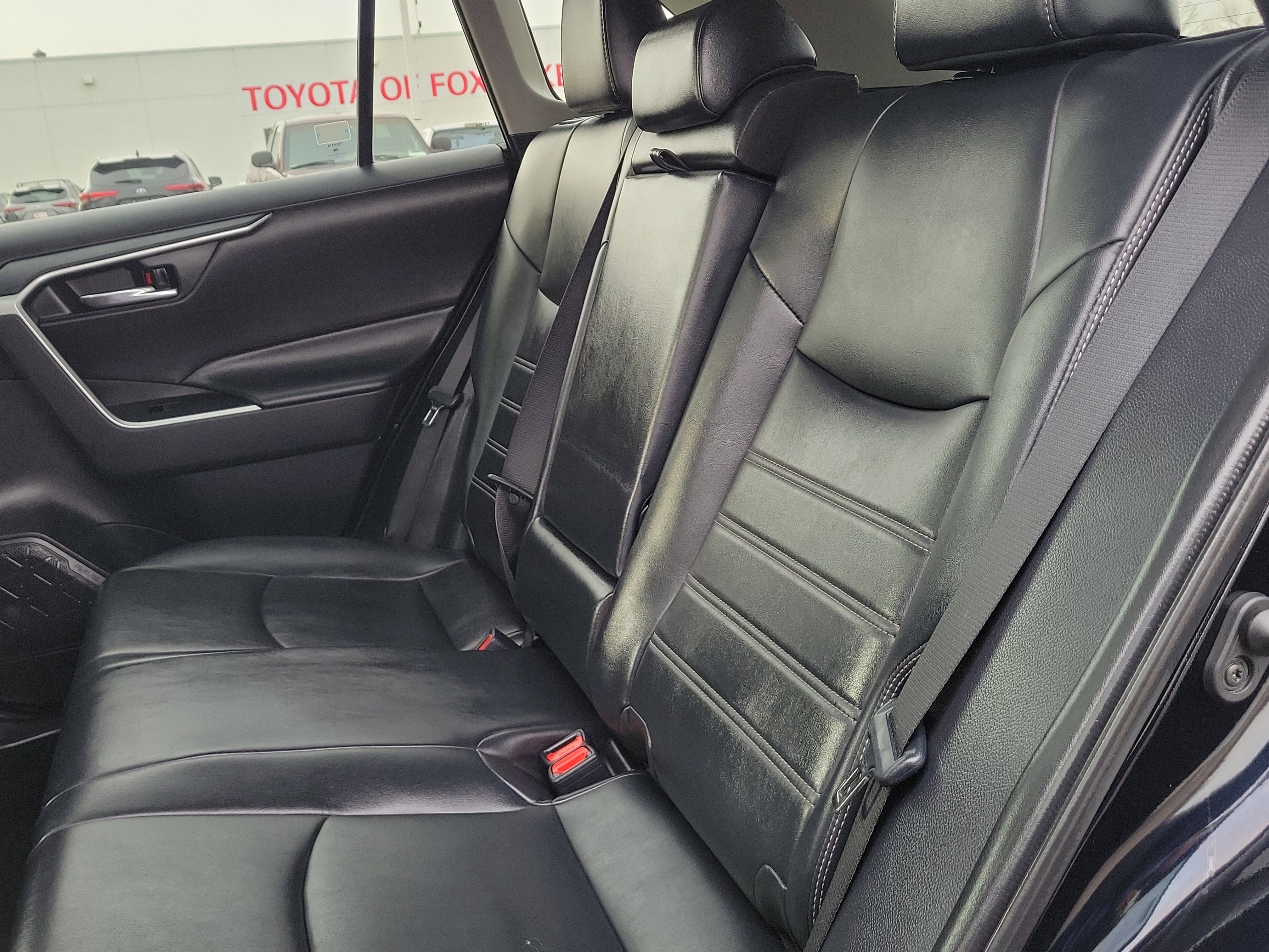 Used 2020 Toyota RAV4 XLE Premium image 9