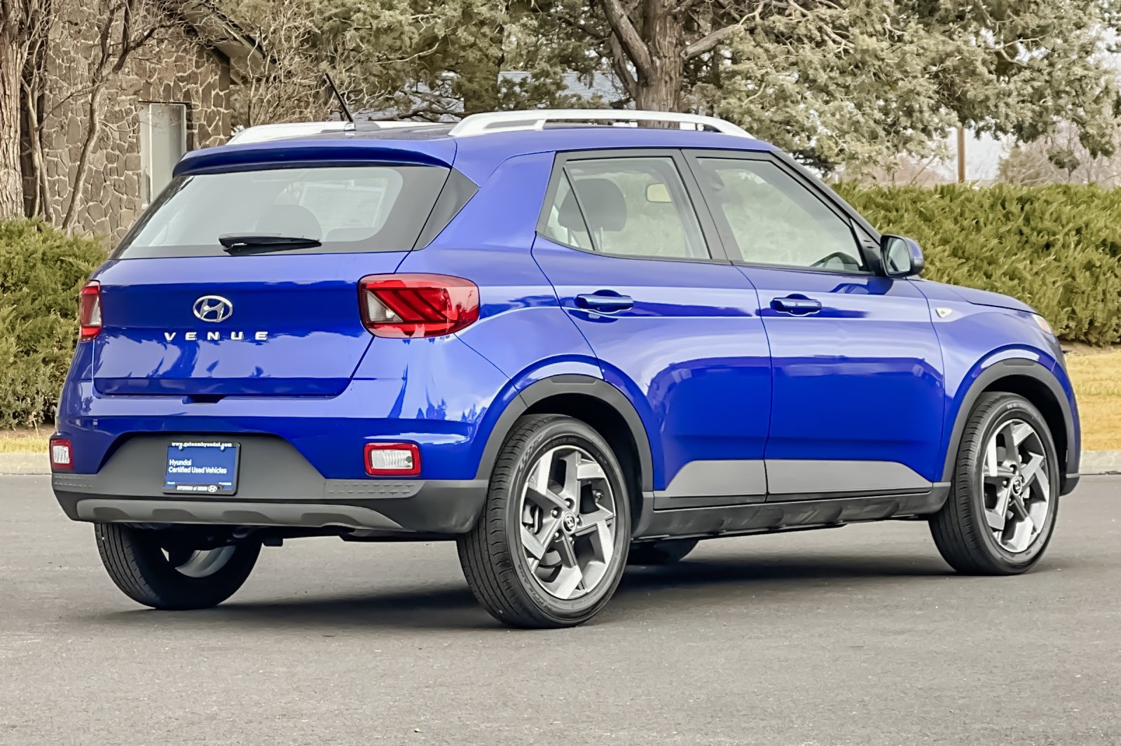 Certified 2025 Hyundai Venue SEL image 4
