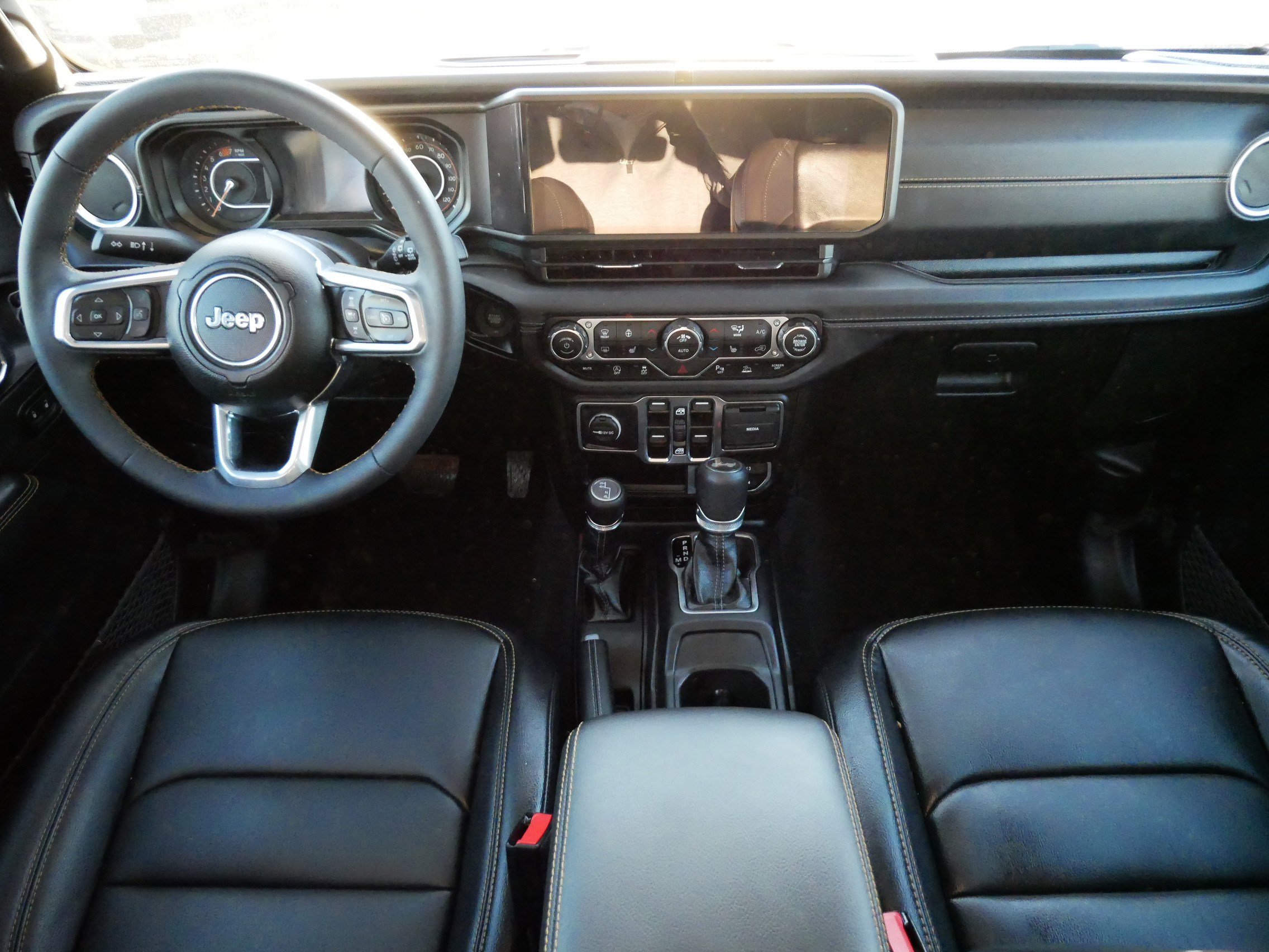 Used 2024 Jeep Wrangler Sahara w/ Technology Group image 11