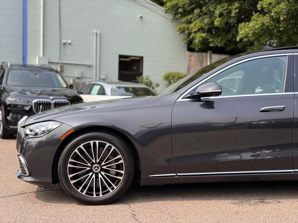 Used 2022 Mercedes-Benz S 500 4MATIC w/ 3D Technology Package image 10