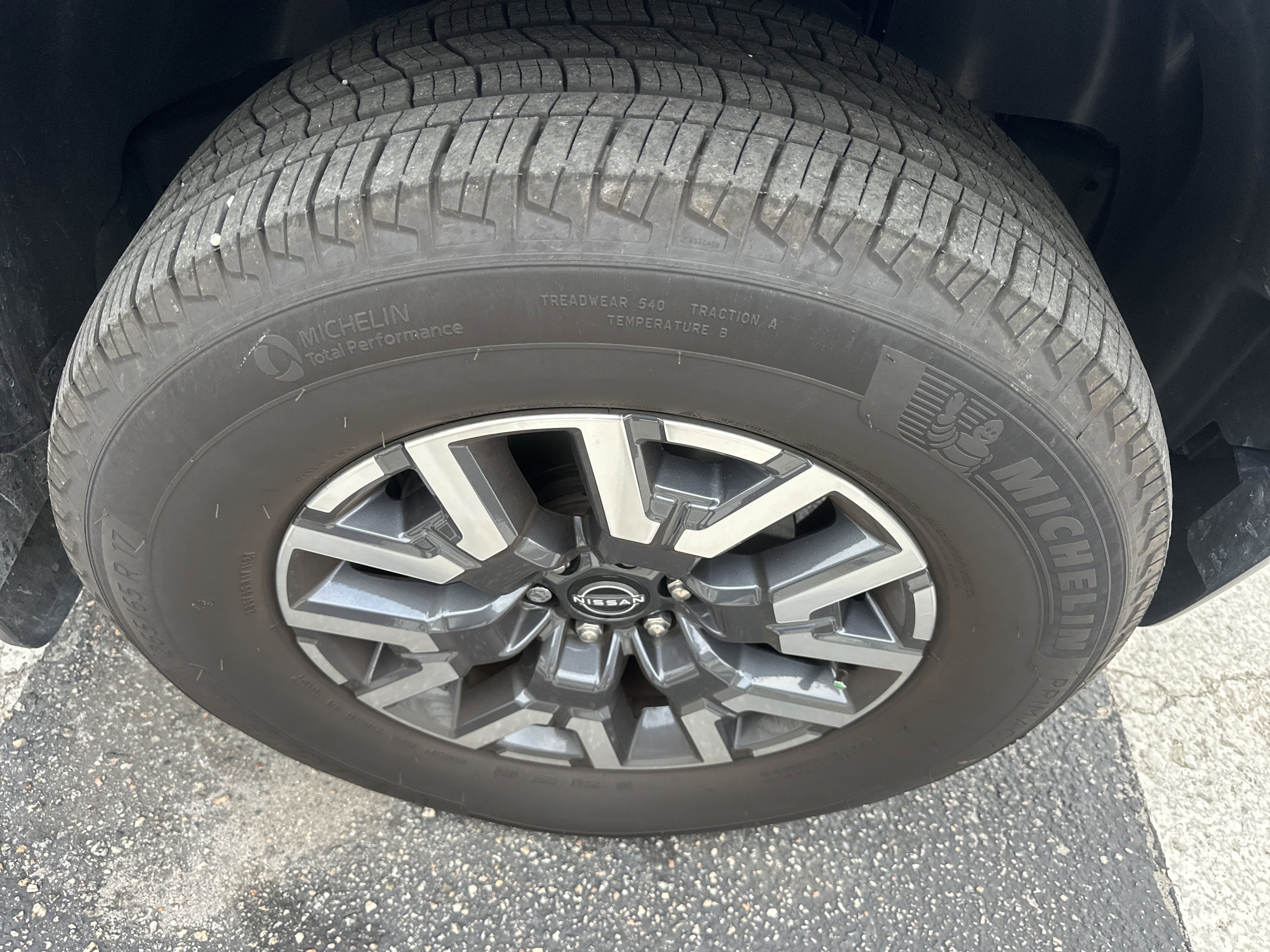 Used 2025 Nissan Frontier SL image 6