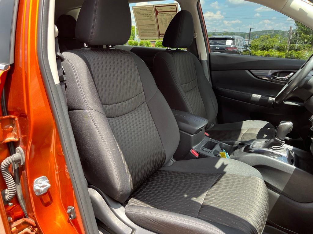 Used 2017 Nissan Rogue SV AWD/4WD image 28