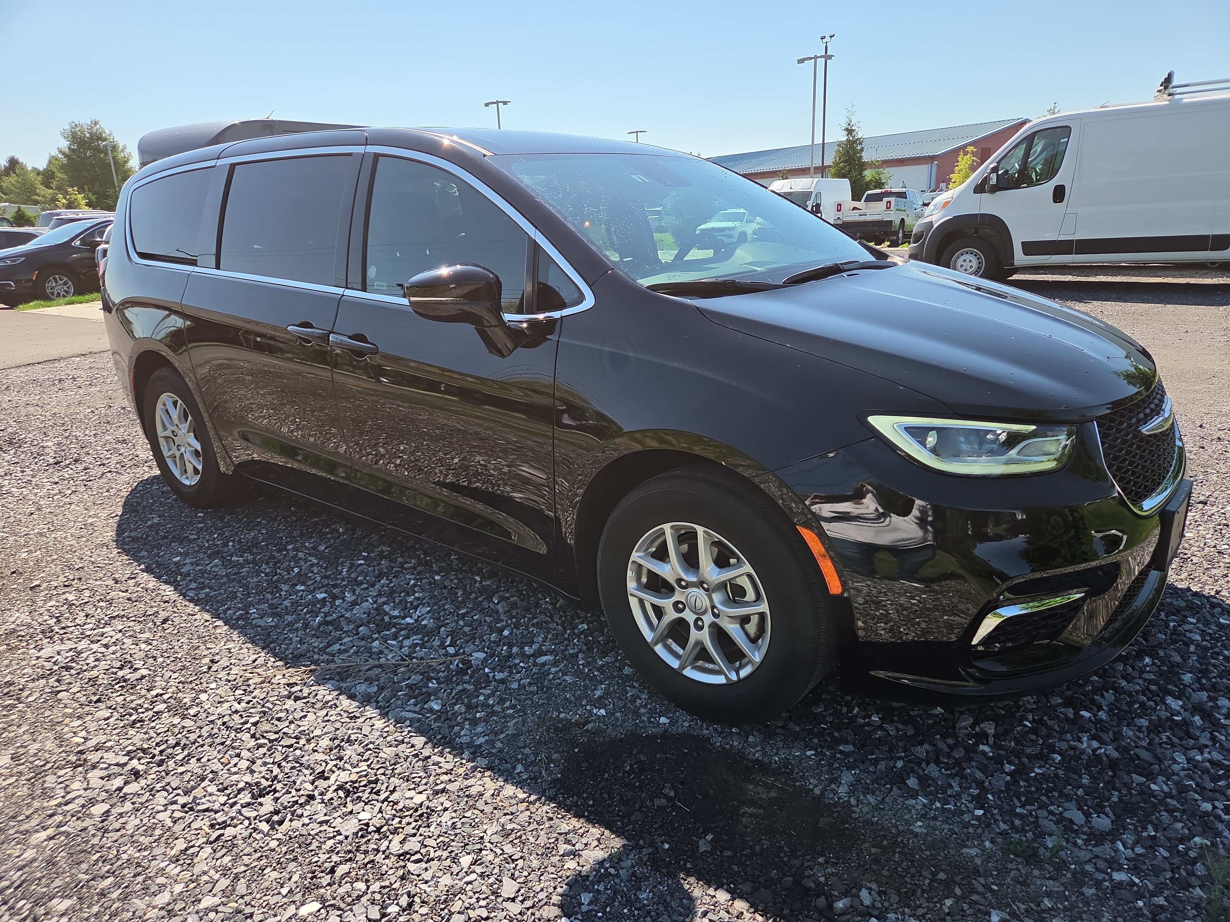 Used 2025 Chrysler Pacifica Select FWD image 21