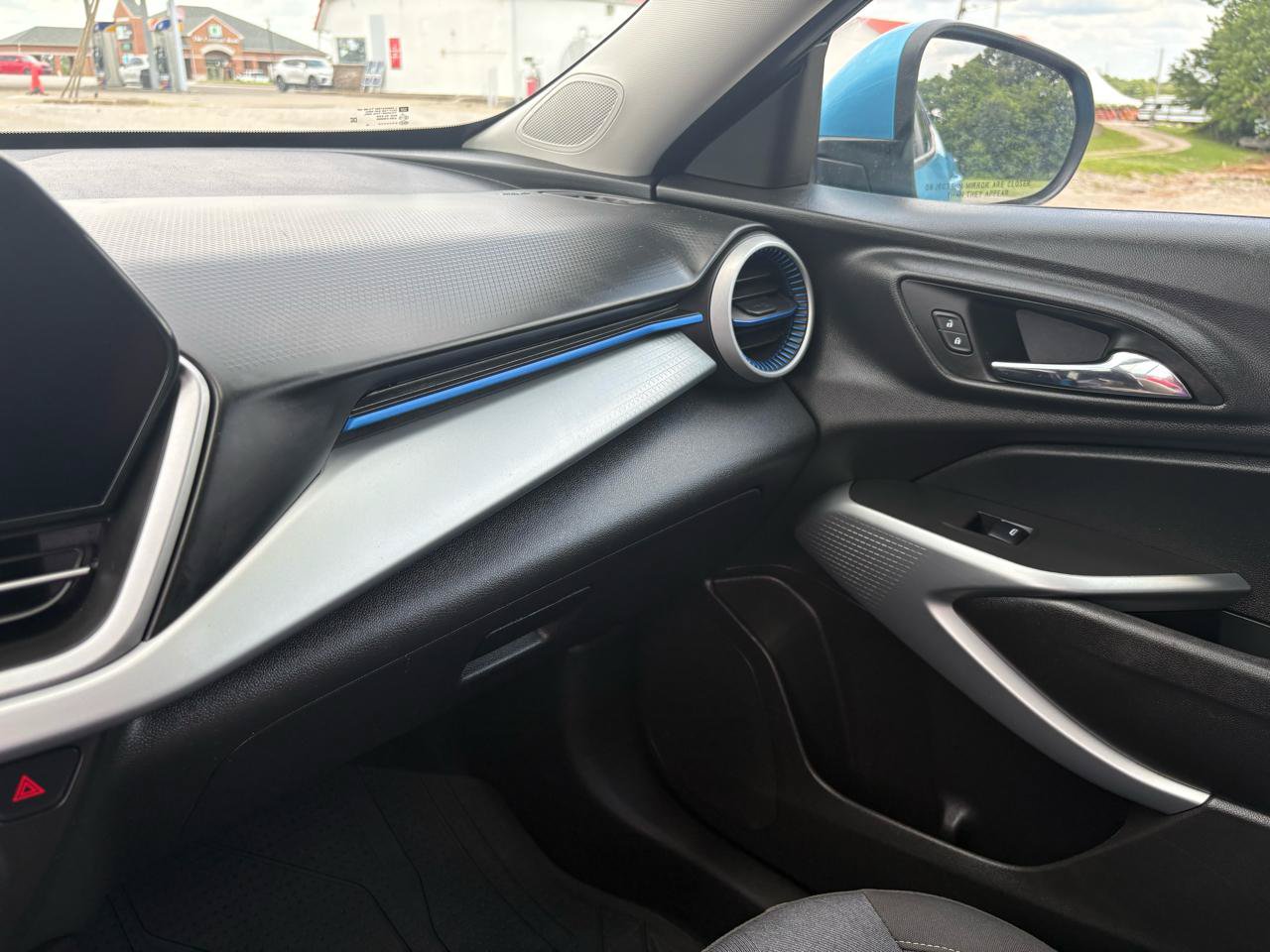 Used 2025 Chevrolet Trax LS w/ LS Convenience Package FWD image 23