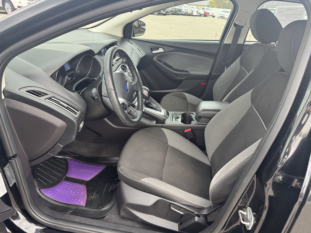 Used 2014 Ford Focus SE w/ SE Winter Package FWD image 21