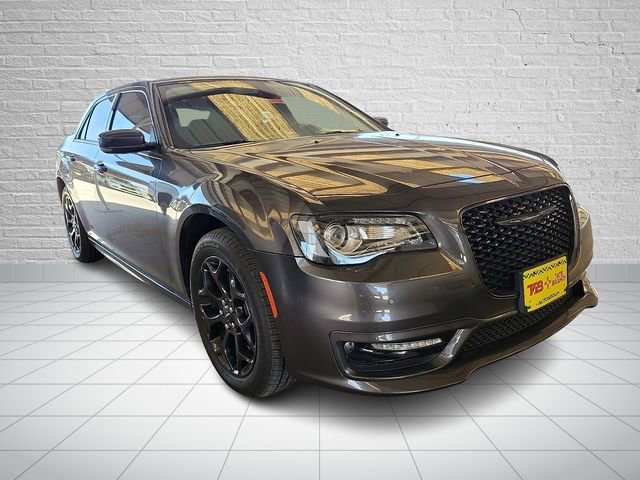 Used 2022 Chrysler 300 Touring L w/ Comfort Group AWD/4WD image 4