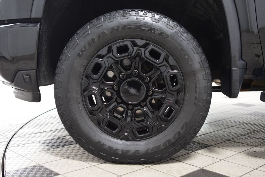 Used 2024 Chevrolet Silverado 3500 High Country w/ Technology Package AWD/4WD image 31
