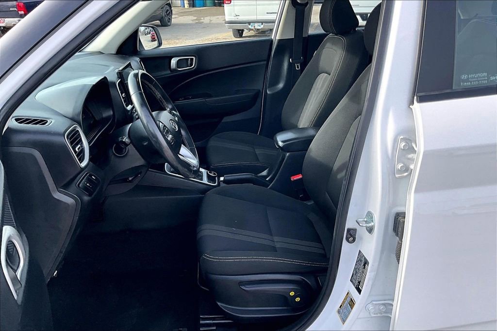 Used 2025 Hyundai Venue SEL image 22